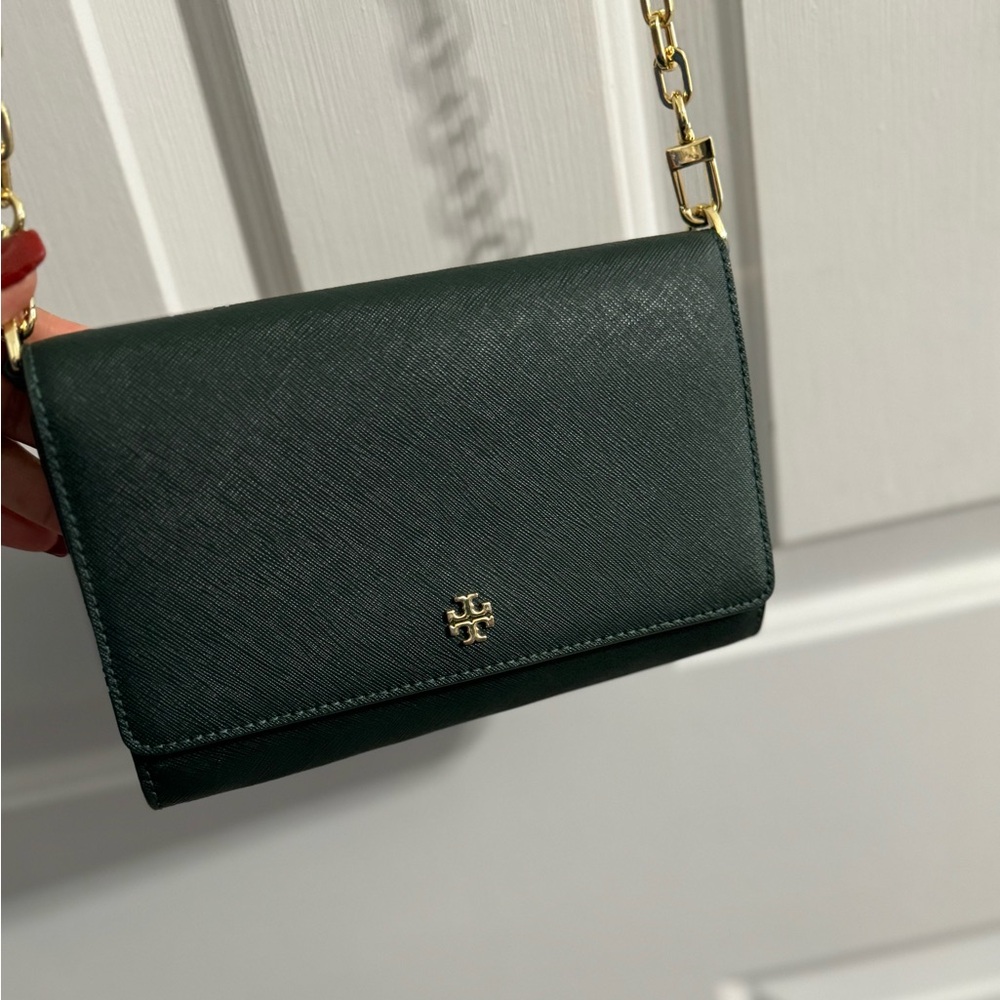 Elegant Green Crossbody Bag
